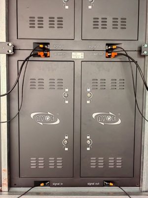 P4 SMD1921 5500nits Dijital LED Reklam Tahtası 960*960mm Kabine